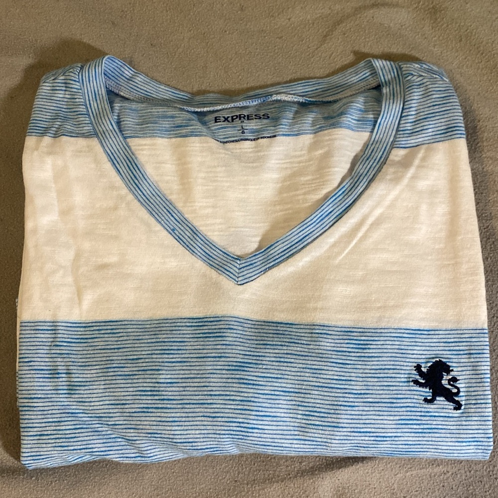 Express V-neck  Short sleeve Tee.